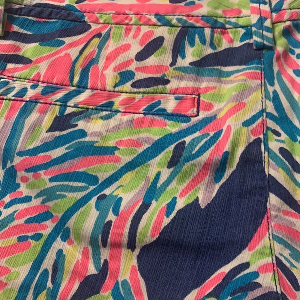 Lilly Pulitzer Walsh Shorts Size 2 Indigo Palm Reader - Picture 5 of 6